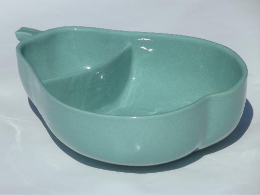 photo of vintage Pfaltzgraff keystone pottery fruit bowl, large pear shaped dish  #2