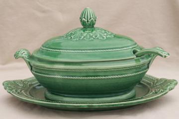 catalog photo of vintage Portugal pottery huge soup tureen, ladle & platter, Bordallo Pinheiro green leaf