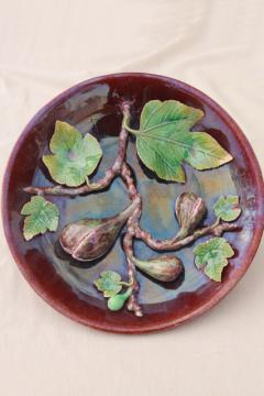 catalog photo of vintage Portugal pottery majolica, hand painted ceramic plate w/ life sized figs