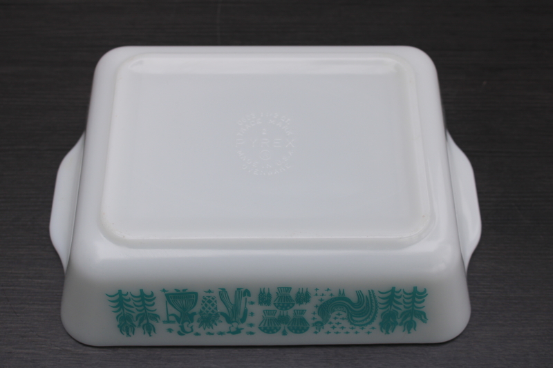 photo of vintage Pyrex Amish butterprint large refrigerator dish 0503 white w/ turquoise pattern clear lid #2