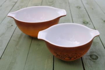 catalog photo of vintage Pyrex Old Orchard fruit print & brown ombre Cinderella bowls 441 and 442 