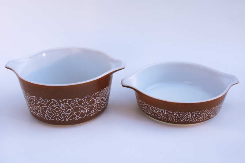 photo of vintage Pyrex Woodland brown pattern casseroles 471 and 473, dishes without lids #1