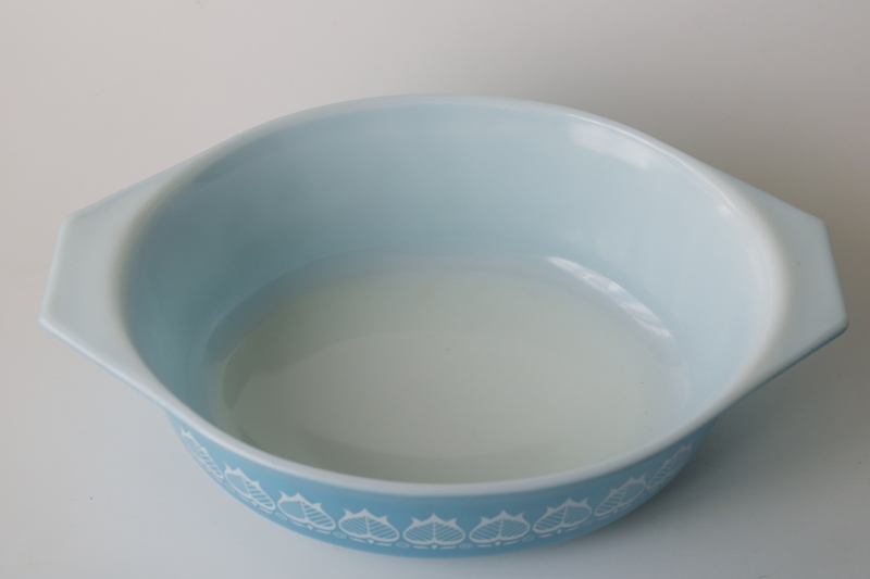 photo of vintage Pyrex blue tulip pattern casserole dish, 60s MCM kitchenware colorful retro  #3