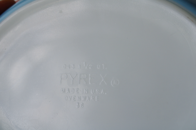 photo of vintage Pyrex blue tulip pattern casserole dish, 60s MCM kitchenware colorful retro  #5