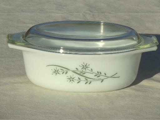 photo of vintage Pyrex casserole, mystery pattern, green starflower & grasses spray #1