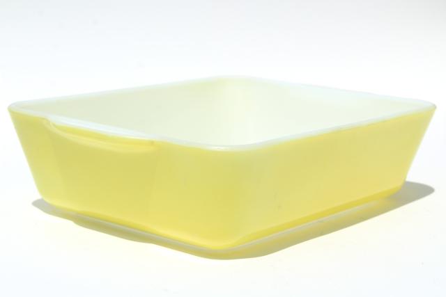 photo of vintage Pyrex fridge dish, primary yellow refrigerator box - no lid #1