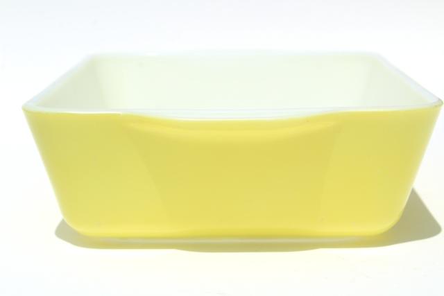 photo of vintage Pyrex fridge dish, primary yellow refrigerator box - no lid #3