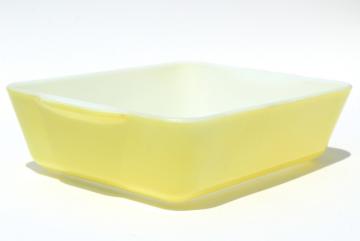 catalog photo of vintage Pyrex fridge dish, primary yellow refrigerator box - no lid