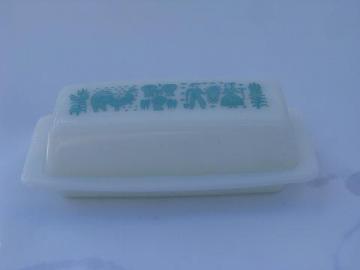 catalog photo of vintage Pyrex glass butter dish, covered plate, aqua / white Amish butter print