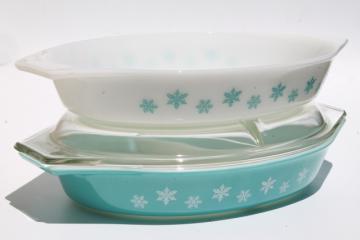 catalog photo of vintage Pyrex glass casseroles, aqua blue & white snowflake pattern