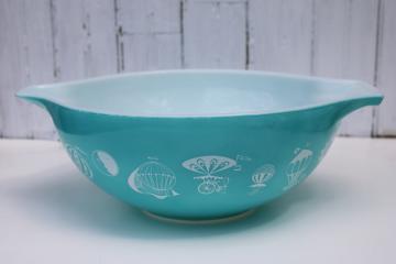 catalog photo of vintage Pyrex hot air balloons promotional, turquoise & white print 444 bowl for chips