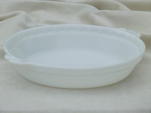 photo of vintage Pyrex milk glass pie pan, flavor saver pie plate in plain white #1