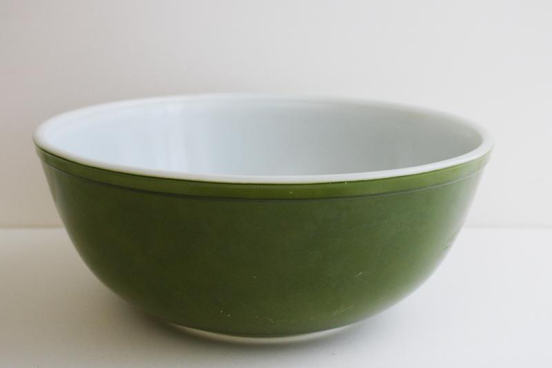 photo of vintage Pyrex mixing bowl, reverse primary big deep green solid color bowl #1