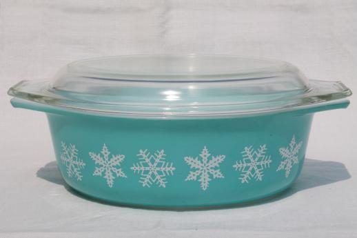 photo of vintage Pyrex oval casserole, 1 1/2 qt baking pan retro aqua turquoise w/ snowflakes #1