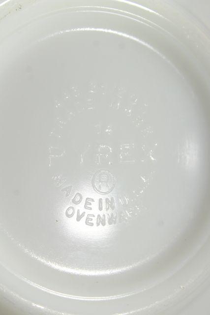 photo of vintage Pyrex pink gooseberry white milk glass bowl 2 1/2 quart 443 Cinderella #4