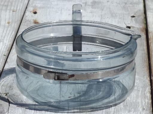 photo of vintage Pyrex sauce pan 7323 B, clear glass saucepan with handle, no lid  #3