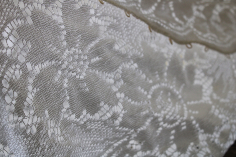 photo of vintage Quaker lace cotton tablecloth, 70 inch round topper table cover shabby chic #3