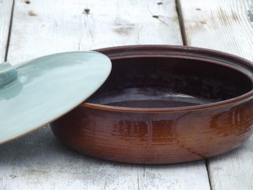 photo of vintage Red Wing Village Green large casserole round baking dish w/ lid #2