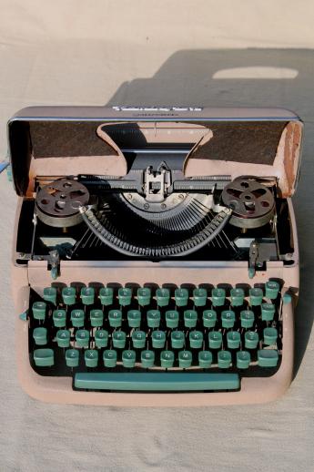 photo of vintage Remington  portable typewriter w/ tweed case, 50s Remington Quiet-Riter typewriter #7
