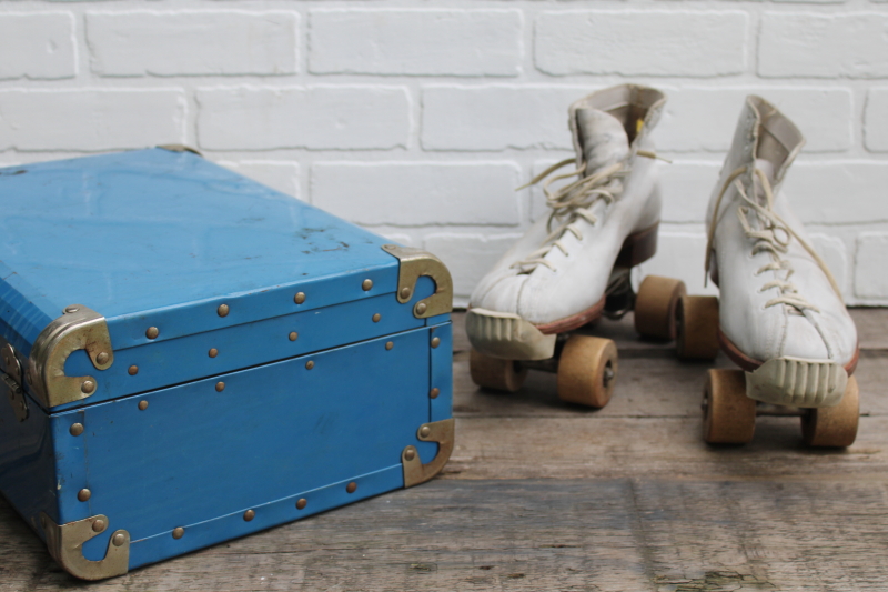 photo of vintage Roller Derby skates good wheels Hyde white leather boots size 10 #4
