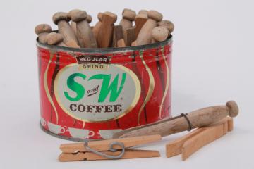 catalog photo of vintage S&W coffee can w/ old wooden clothespins, primitive country kitchen collectibles