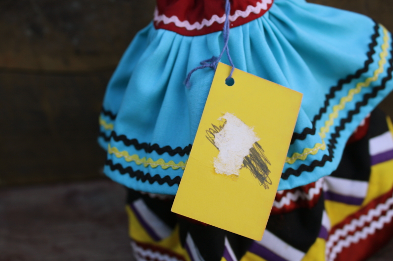 photo of vintage Semiole tribe hand crafted palmetto fiber doll w/ folk costume, original tag  #3