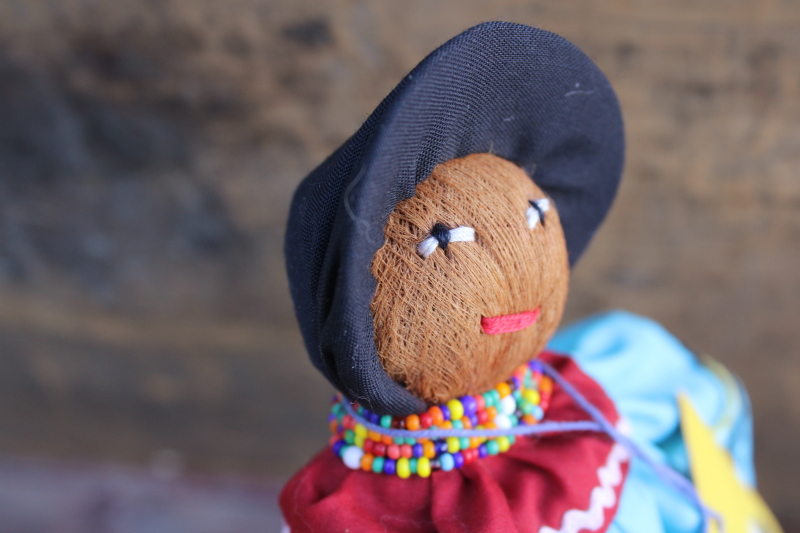 photo of vintage Semiole tribe hand crafted palmetto fiber doll w/ folk costume, original tag  #6