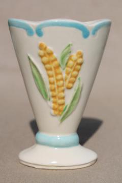 catalog photo of vintage Shawnee pottery wheat vase w/ hand-painted golden wheat