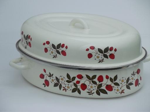 photo of vintage Strawberries n Cream metal roaster, strawberry print roasting pan #1