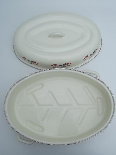 photo of vintage Strawberries n Cream metal roaster, strawberry print roasting pan #3