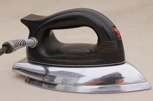 photo of vintage Sunbeam Ironmaster electric iron, art deco bakelite handle, original cloth cord #11