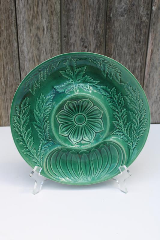 photo of vintage Sunburst Canada pottery majolica style artichoke plate, green w/ embossed ferns #1