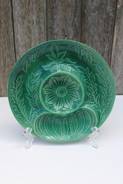 catalog photo of vintage Sunburst Canada pottery majolica style artichoke plate, green w/ embossed ferns