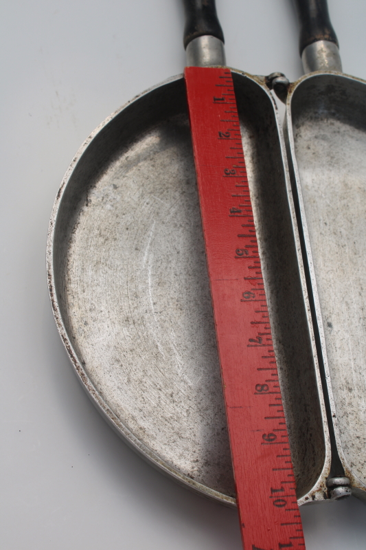 photo of vintage Super Maid aluminum pan with wood handles, folding half round omelette cooker  #9