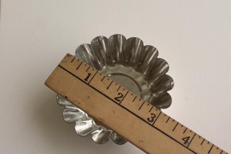 photo of vintage Swedish sandbakkel cookie molds, fluted tart pans, baking tins #2