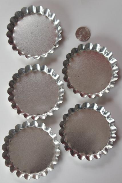 photo of vintage Swedish sandbakkel cookie molds, tiny tinned metal fluted tart & patty pans #9