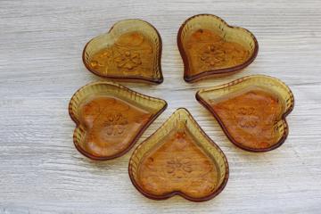 catalog photo of vintage Tiara sandwich daisy pattern amber glass heart shaped trinket dishes or ashtrays