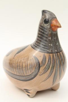 catalog photo of vintage Tonela Mexico pottery bird, hand painted crested dove or pigeon, or quail?