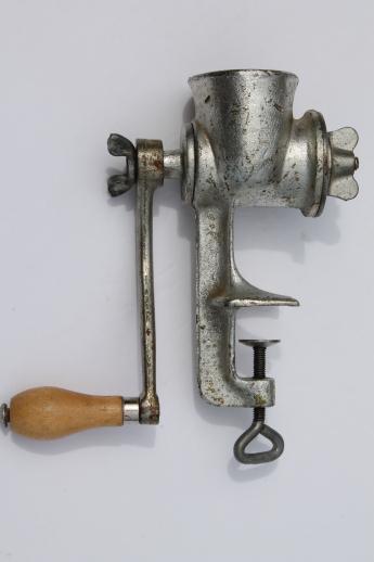 photo of vintage Universal No. 1551 hand crank food chopper meat grinder #2