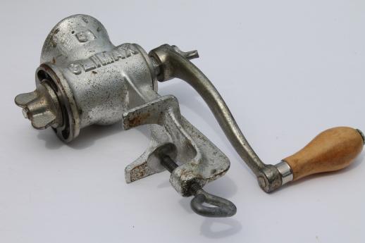 photo of vintage Universal No. 1551 hand crank food chopper meat grinder #4