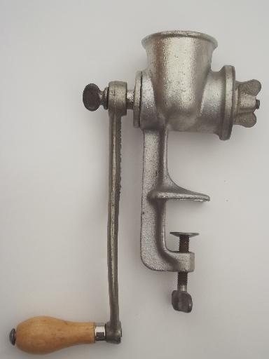 photo of vintage Universal No. 1551 hand crank food chopper meat grinder #4