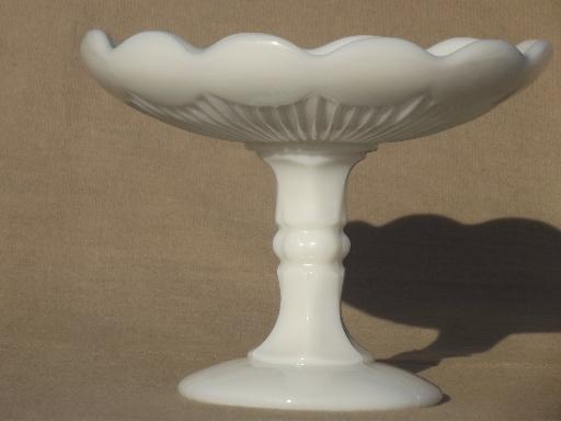 photo of vintage Vallerysthal milk glass epergne, French flower vase w/ two horns #3