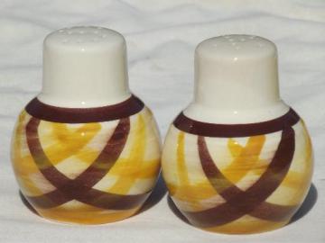 catalog photo of vintage Vernon Kilns pottery S&P shakers, Organdie brown & yellow plaid