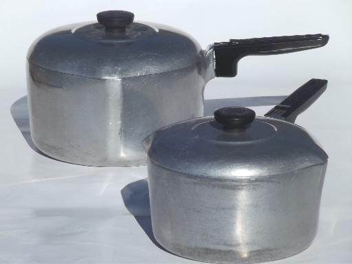 photo of vintage Wagner Ware Magnalite cast aluminum pots, pans, dutch oven, griddle  #8