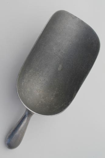 photo of vintage Wagner Ware aluminum kitchen hoosier or icebox scoop, pantry bin scoop #2