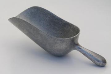 catalog photo of vintage Wagner Ware aluminum kitchen hoosier or icebox scoop, pantry bin scoop