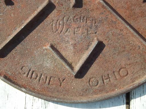 photo of vintage Wagner ware cast iron, old round trivet #1309 #3