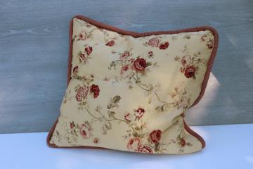 catalog photo of vintage Waverly Harbor House Norfolk rose sonata floral print cotton pillow cover w/ insert