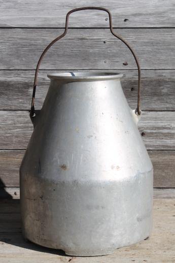 photo of vintage Wear Ever aluminum milking machine kettle, large old dairy farm milk bucket #2