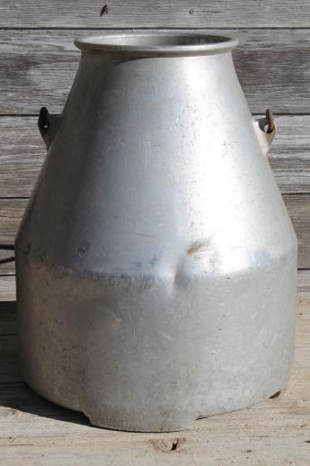 photo of vintage Wear Ever aluminum milking machine kettle, large old dairy farm milk bucket #6